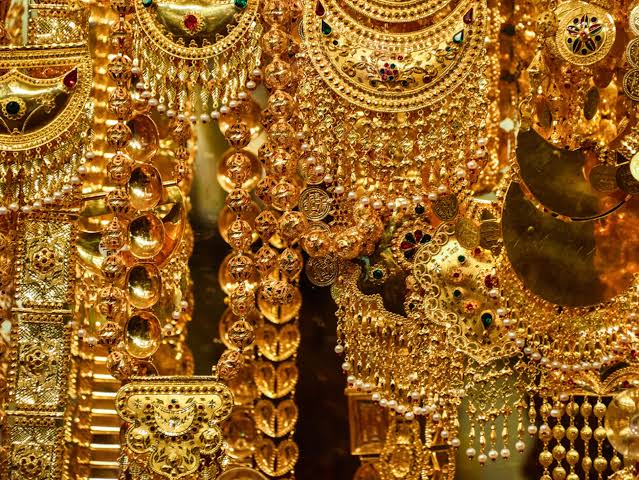 بعد-ارتفاعه-الأخير.-“سعر-الذهب”-اليوم-الاثنين-8-يناير-2024-عند-بداية-التداول